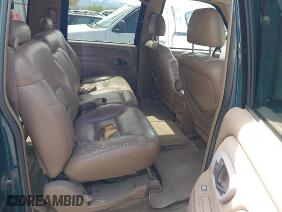 1995 Chevrolet Suburban with VIN 1GNGK26N9SJ397588, listed as a IAAI auction lot 42114009 with 238,914 mi miles. Bid and sale history available at carsss.com. Image 8.