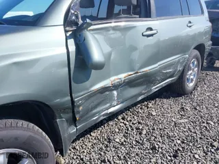 2004 Toyota Highlander with VIN JTEEP21AX40043007, listed as a IAAI auction lot 41675720 with 212,330 mi miles. Bid and sale history available at carsss.com. Image 18.