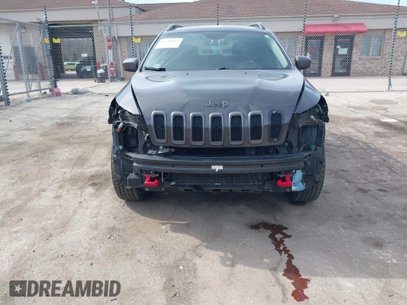 2015 Jeep Cherokee Trailhawk z VIN 1C4PJMBS3FW520328, wystawiony jako IAAI lot #41746017 z przebiegiem 83 485 mil mil oraz . Historia ofert i sprzedaży dostępna na DreamBid. Obrazek 13.