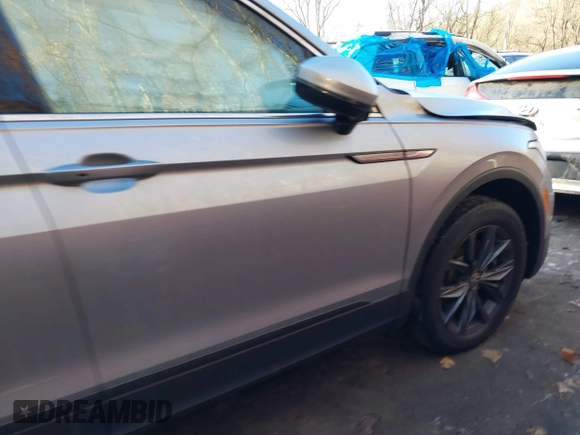 2023 Volkswagen Tiguan SE with VIN 3VVMB7AX7PM017807, listed as a IAAI auction lot 41422055 with 23,974 mi miles and . Bid and sale history available at DreamBid. Image 21.