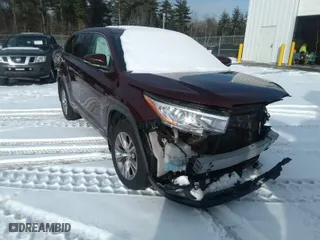 2015 Toyota Highlander LE with VIN 5TDBKRFH2FS095526, listed as a IAAI auction lot 41396935 with 134,624 mi miles. Bid and sale history available at carsss.com. Image 1.