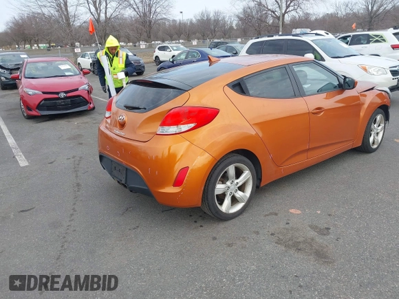 2013 Hyundai Veloster w/Black Int с VIN KMHTC6AD0DU122635, выставлен на аукционе IAAI как лот 41768900 с пробегом 110 358 миль миль и . История ставок и продаж доступна на DreamBid. Изображение 4.