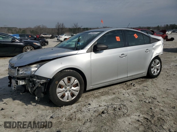 2015 Chevrolet Cruze LS z VIN 1G1PA5SH7F7300851, wystawiony jako Copart lot #48953325 z przebiegiem 95 547 mil mil oraz Szkoda całkowita • Salvage title. Historia ofert i sprzedaży dostępna na DreamBid. Obrazek 1.