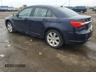 2014 Chrysler 200 Touring z VIN 1C3CCBBB1EN118975, wystawiony jako Copart lot #87133664 z przebiegiem 140 265 mil mil oraz Tytuł czysty. Historia ofert i sprzedaży dostępna na DreamBid. Obrazek 2.