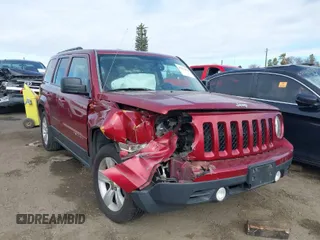 2016 Jeep Patriot Latitude z VIN 1C4NJPFB0GD582527, wystawiony jako IAAI lot #41494076 z przebiegiem 166 263 mil mil oraz . Historia ofert i sprzedaży dostępna na DreamBid. Obrazek 1.
