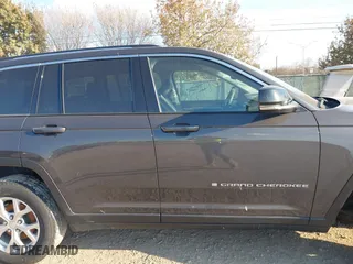 2023 Jeep Grand Cherokee Limited with VIN 1C4RJHBG3PC543204, listed as a IAAI auction lot 41498273 with 62,176 mi miles. Bid and sale history available at carsss.com. Image 12.