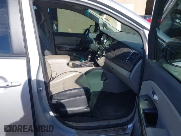 2021 Kia Sedona EX with VIN KNDMB5C11M6664811, listed as a IAAI auction lot 41390328 with 128,568 mi miles. Bid and sale history available at carsss.com. Image 5.