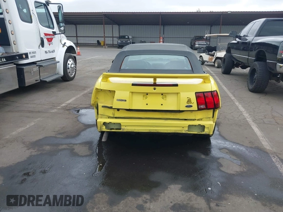 2001 Ford Mustang Deluxe с VIN 1FAFP44451F131472, выставлен на аукционе IAAI как лот 42119006 с пробегом 63 388 миль миль и . История ставок и продаж доступна на DreamBid. Изображение 17.