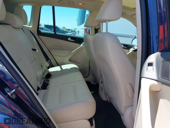 2015 Volkswagen Tiguan SE with VIN WVGAV7AX8FW595806, listed as a IAAI auction lot 42644395 with 51,638 mi miles and . Bid and sale history available at DreamBid. Image 8.