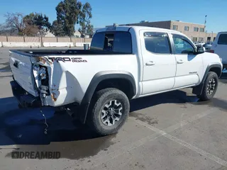 2016 Toyota Tacoma SR5 z VIN 3TMAZ5CN5GM014661, wystawiony jako IAAI lot #41337963 z przebiegiem 26 175 mil mil oraz . Historia ofert i sprzedaży dostępna na DreamBid. Obrazek 4.
