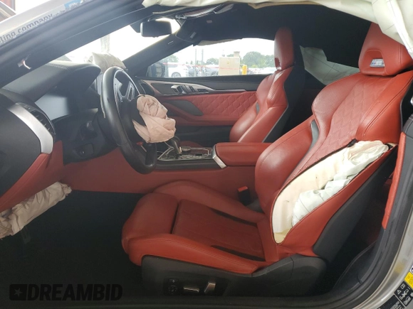2022 BMW M8 Competition z VIN WBSAE0C00NCH03231, wystawiony jako Copart lot #89316515 z przebiegiem Nie podano mil oraz Nie do naprawy • Non repairable. Historia ofert i sprzedaży dostępna na DreamBid. Obrazek 7.