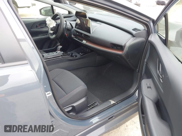 2024 Toyota Prius SE z VIN JTDACACU8R3027202, wystawiony jako IAAI lot #41727758 z przebiegiem 4 625 mil mil oraz . Historia ofert i sprzedaży dostępna na DreamBid. Obrazek 5.