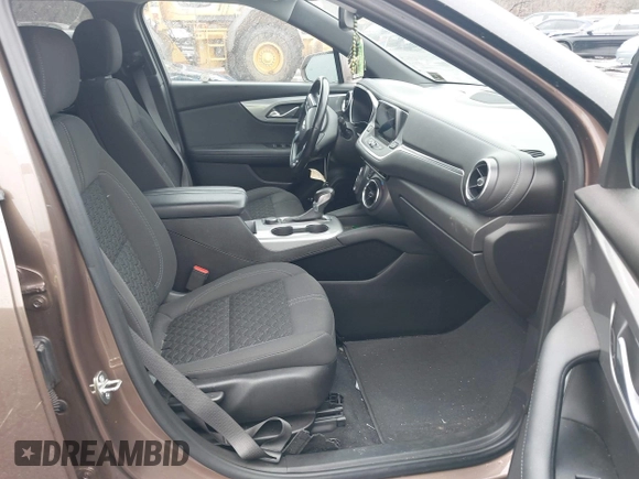 2020 Chevrolet Blazer LT z VIN 3GNKBHRS1LS547370, wystawiony jako IAAI lot #41576255 z przebiegiem 79 254 mil mil oraz . Historia ofert i sprzedaży dostępna na DreamBid. Obrazek 5.