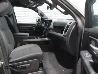 2021 Ram 1500 Big Horn z VIN 1C6SRFBT8MN696504, wystawiony jako IAAI lot #41669093 z przebiegiem 63 356 mil mil oraz . Historia ofert i sprzedaży dostępna na DreamBid. Obrazek 5.