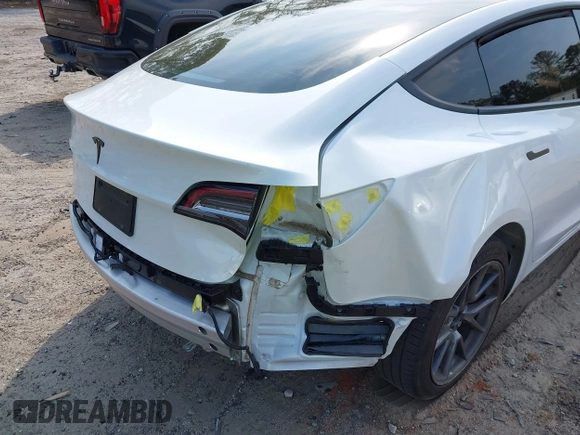 2021 Tesla Model 3 Standard Range Plus z VIN 5YJ3E1EA9MF027985, wystawiony jako IAAI lot #42045254 z przebiegiem 42 353 mil mil oraz . Historia ofert i sprzedaży dostępna na DreamBid. Obrazek 6.