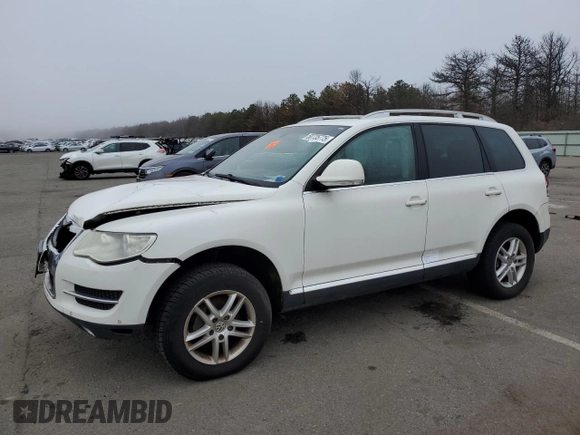 2008 Volkswagen Touareg V6 z VIN WVGBE77L08D043577, wystawiony jako Copart lot #50735775 z przebiegiem Nie podano mil oraz Szkoda całkowita • Salvage title. Historia ofert i sprzedaży dostępna na DreamBid. Obrazek 1.