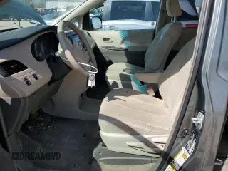2014 Toyota Sienna L z VIN 5TDZK3DC2ES418247, wystawiony jako Copart lot #53362315 z przebiegiem 165 120 mil mil oraz Szkoda całkowita • Salvage title. Historia ofert i sprzedaży dostępna na DreamBid. Obrazek 7.