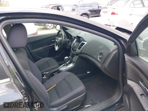 2014 Chevrolet Cruze 1LT z VIN 1G1PC5SB5E7268583, wystawiony jako IAAI lot #42123317 z przebiegiem 162 463 mil mil oraz . Historia ofert i sprzedaży dostępna na DreamBid. Obrazek 5.