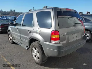 2004 Ford Escape XLT with VIN 1FMYU93174KB10825, listed as a IAAI auction lot 41703192 with 240,355 mi miles. Bid and sale history available at carsss.com. Image 3.