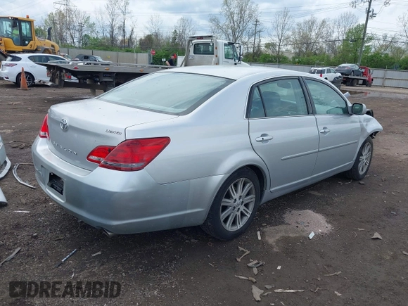 2006 Toyota Avalon XL with VIN 4T1BK36B96U112922, listed as a IAAI auction lot 42081268 with 162,460 mi miles. Bid and sale history available at carsss.com. Image 4.