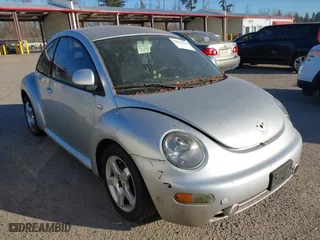 2000 Volkswagen New Beetle GLS with VIN 3VWCA21C2YM439205, listed as a IAAI auction lot 41678418 with 184,429 mi miles. Bid and sale history available at carsss.com. Image 1.