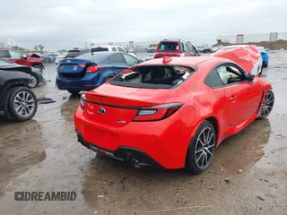 2022 Toyota 86 z VIN JF1ZNBC11N8755312, wystawiony jako IAAI lot #41945804 z przebiegiem 24 794 mil mil oraz . Historia ofert i sprzedaży dostępna na DreamBid. Obrazek 4.