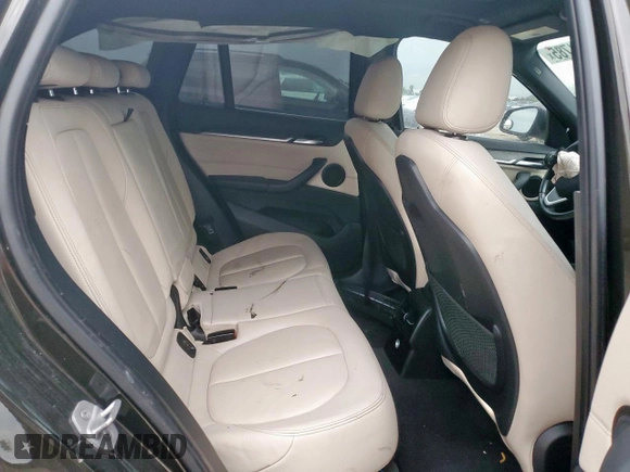 2017 BMW X1 xDrive28i z VIN WBXHT3C35H5F71683, wystawiony jako Copart lot #57761785 z przebiegiem 78 220 mil mil oraz Czysty tytuł • Clean title. Historia ofert i sprzedaży dostępna na DreamBid. Obrazek 11.