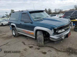 1993 Chevrolet Blazer z VIN 1GNEK18K0PJ341907, wystawiony jako Copart lot #46688435 z przebiegiem 210 382 mil mil oraz Szkoda całkowita • Salvage title. Historia ofert i sprzedaży dostępna na DreamBid. Obrazek 4.