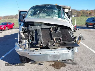2006 Chevrolet Express Passenger z VIN 1GAHG35U661107013, wystawiony jako IAAI lot #40902703 z przebiegiem Nie podano mil oraz . Historia ofert i sprzedaży dostępna na DreamBid. Obrazek 12.