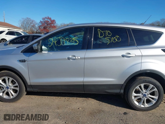 2019 Ford Escape SE z VIN 1FMCU9GD1KUC51552, wystawiony jako IAAI lot #40948295 z przebiegiem 24 571 mil mil oraz . Historia ofert i sprzedaży dostępna na DreamBid. Obrazek 14.
