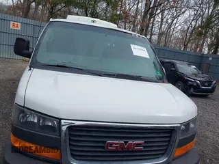 2015 GMC Savana Cargo Van with VIN 1GTW7FCF0F1908220, listed as a IAAI auction lot 41732366 with 286,698 mi miles. Bid and sale history available at carsss.com. Image 12.