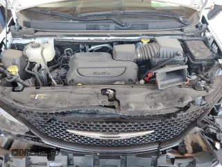 2022 Chrysler Voyager LX z VIN 2C4RC1CG6NR212220, wystawiony jako Copart lot #76339664 z przebiegiem 35 986 mil mil oraz Szkoda całkowita • Salvage title. Historia ofert i sprzedaży dostępna na DreamBid. Obrazek 12.