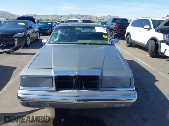 1991 Chrysler New Yorker z VIN 1C3XY66R2MD228813, wystawiony jako IAAI lot #42257734 z przebiegiem 45 786 mil mil oraz . Historia ofert i sprzedaży dostępna na DreamBid. Obrazek 15.