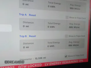 2024 Tesla Model Y Long Range z VIN 7SAYGDEE7RA214802, wystawiony jako IAAI lot #41118623 z przebiegiem 12 336 mil mil oraz . Historia ofert i sprzedaży dostępna na DreamBid. Obrazek 7.