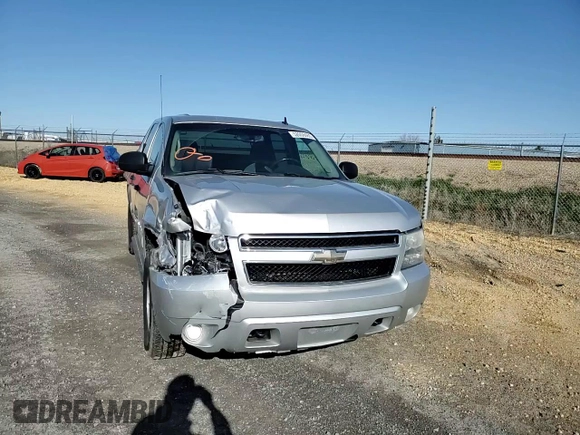 2010 Chevrolet Avalanche LS z VIN 3GNVKEE09AG272010, wystawiony jako Copart lot #52008485 z przebiegiem 152 496 mil mil oraz Szkoda całkowita • Salvage title. Historia ofert i sprzedaży dostępna na DreamBid. Obrazek 11.