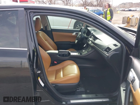 2013 Lexus CT 200h z VIN JTHKD5BH2D2131534, wystawiony jako IAAI lot #41859991 z przebiegiem 177 000 mil mil oraz . Historia ofert i sprzedaży dostępna na DreamBid. Obrazek 5.