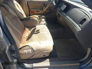 2000 Ford Crown Victoria LX z VIN 2FAFP74W8YX142015, wystawiony jako IAAI lot #41767918 z przebiegiem 257 728 mil mil oraz . Historia ofert i sprzedaży dostępna na DreamBid. Obrazek 5.