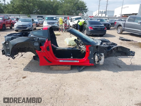 2015 Chevrolet Corvette Z06 2LZ z VIN 1G1YR2D69F5600121, wystawiony jako IAAI lot #42321716 z przebiegiem Nie podano mil oraz . Historia ofert i sprzedaży dostępna na DreamBid. Obrazek 13.