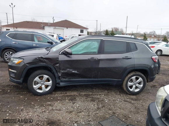 2020 Jeep Compass Latitude with VIN 3C4NJDBB3LT239719, listed as a IAAI auction lot 41929367 with 32,265 mi miles. Bid and sale history available at carsss.com. Image 14.