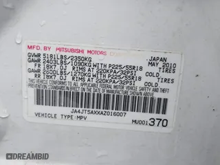 2010 Mitsubishi Outlander GT with VIN JA4JT5AXXAZ016007, listed as a IAAI auction lot 41595345 with 207,985 mi miles. Bid and sale history available at carsss.com. Image 9.