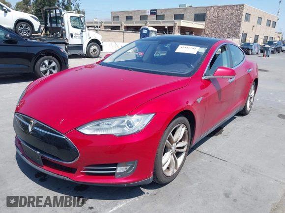 2014 Tesla Model S 60 with VIN 5YJSA1S11EFP33278, listed as a IAAI auction lot 42441781 with Not provided miles and . Bid and sale history available at DreamBid. Image 6.