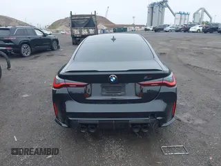 2022 BMW M4 Competition xDrive с VIN WBS43AZ04NCJ24059, выставлен на аукционе IAAI как лот 42182813 с пробегом 27 682 миль миль и . История ставок и продаж доступна на DreamBid. Изображение 16.