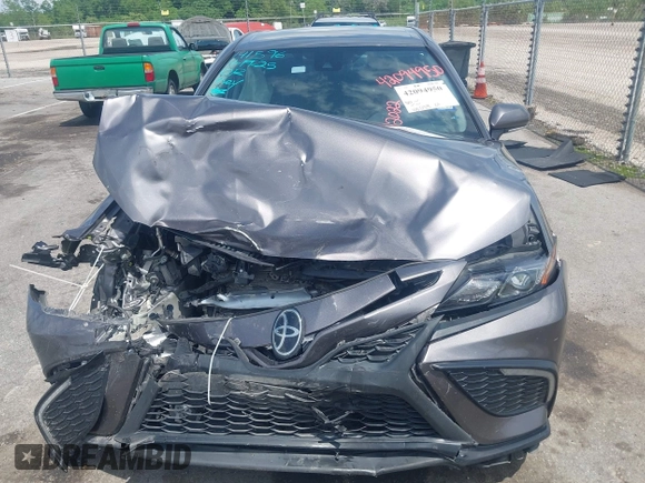 2022 Toyota Camry SE z VIN 4T1G11AK0NU057778, wystawiony jako IAAI lot #42094950 z przebiegiem 115 649 mil mil oraz . Historia ofert i sprzedaży dostępna na DreamBid. Obrazek 12.