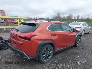 2019 Lexus UX 250h z VIN JTHU9JBH3K2003383, wystawiony jako IAAI lot #42151535 z przebiegiem 98 996 mil mil oraz . Historia ofert i sprzedaży dostępna na DreamBid. Obrazek 4.