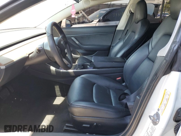 2020 Tesla Model 3 Standard Range Plus z VIN 5YJ3E1EA3LF632566, wystawiony jako Copart lot #56416625 z przebiegiem Nie podano mil oraz Nie do naprawy • Non repairable. Historia ofert i sprzedaży dostępna na DreamBid. Obrazek 7.