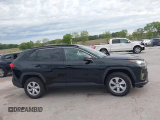 2021 Toyota RAV4 LE z VIN 2T3F1RFV8MW228120, wystawiony jako IAAI lot #42626299 z przebiegiem 72 786 mil mil oraz . Historia ofert i sprzedaży dostępna na DreamBid. Obrazek 14.