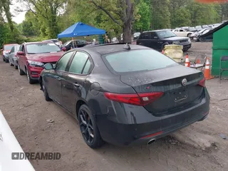 2021 Alfa Romeo Giulia Ti z VIN ZARFANBN5M7643816, wystawiony jako IAAI lot #42231651 z przebiegiem 36 195 mil mil oraz . Historia ofert i sprzedaży dostępna na DreamBid. Obrazek 14.