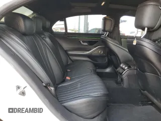 2022 Mercedes-Benz S 580 z VIN W1K6G7GB2NA143545, wystawiony jako Copart lot #57256335 z przebiegiem 33 205 mil mil oraz Szkoda całkowita • Salvage title. Historia ofert i sprzedaży dostępna na DreamBid. Obrazek 10.