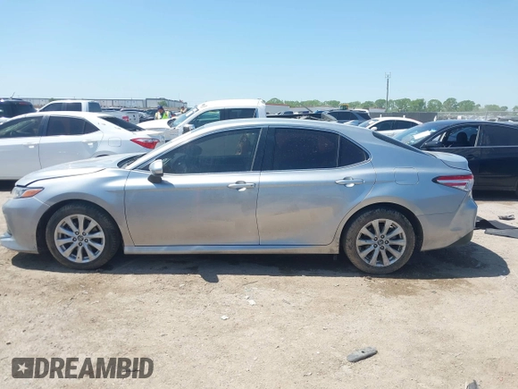 2019 Toyota Camry LE z VIN 4T1B11HK8KU789295, wystawiony jako IAAI lot #41993966 z przebiegiem 94 165 mil mil oraz . Historia ofert i sprzedaży dostępna na DreamBid. Obrazek 14.