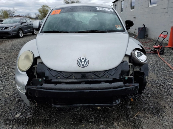 2000 Volkswagen Beetle GLX with VIN 3VWDD21C0YM482825, listed as a Copart auction lot 53031135 with 153,167 mi miles and Salvage Title. Bid and sale history available at DreamBid. Image 5.